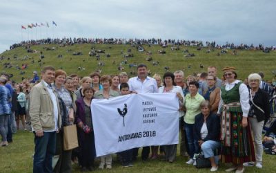 Antanavo atstovams Naisiuose įteikta 2018 metų Mažosios Kultūros sostinės vėliava